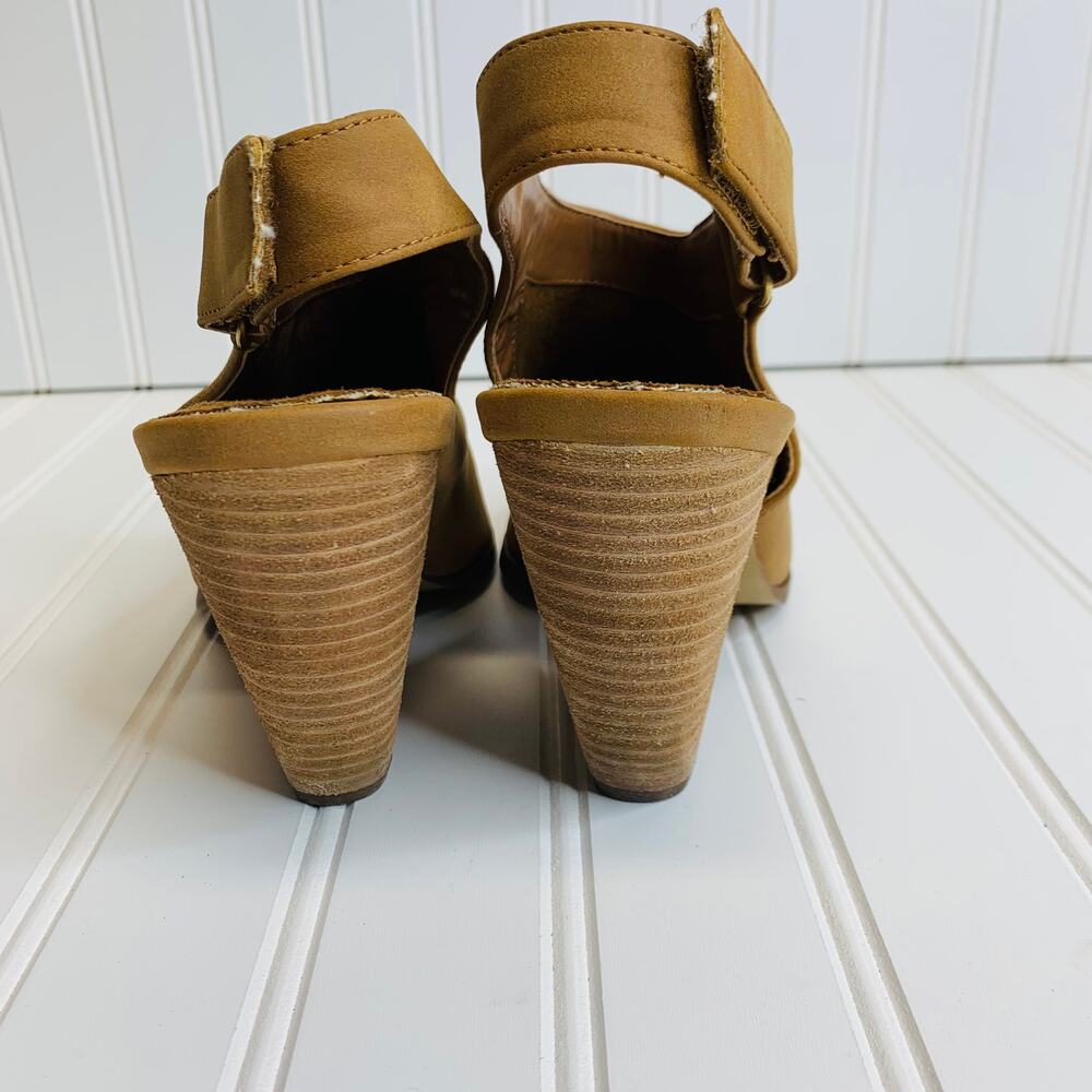 Charles by Charles David Brown Tan Bootie Sz 8.5 - Picture 4 of 10